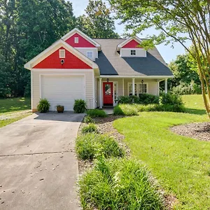  Holiday home About 9 Mi To Bank Of America Stadium!